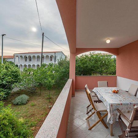 Lovely Apartment In Vir With Kitchen Екстер'єр фото