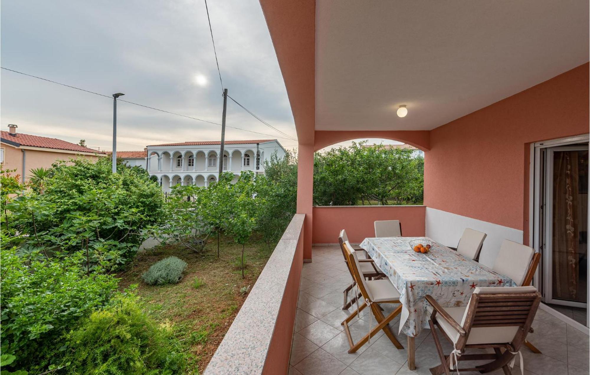 Lovely Apartment In Vir With Kitchen Екстер'єр фото